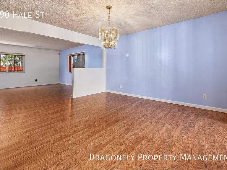 490 Hale St — Photo 17