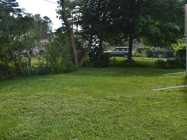 229 S Franklin Ave — Photo 4