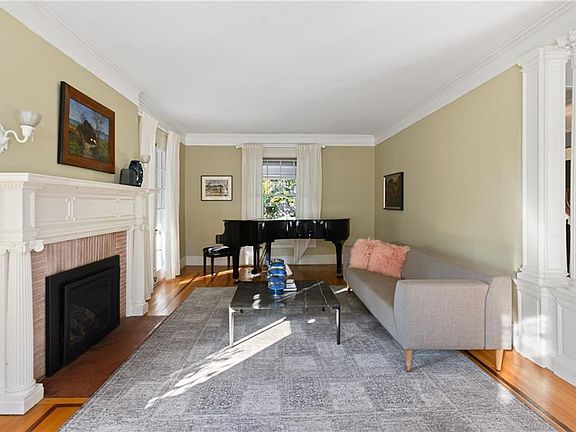 4th image of 36 Boylston Ave