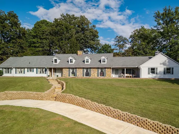 1400 Thomas Cir, Cookeville, TN 38506