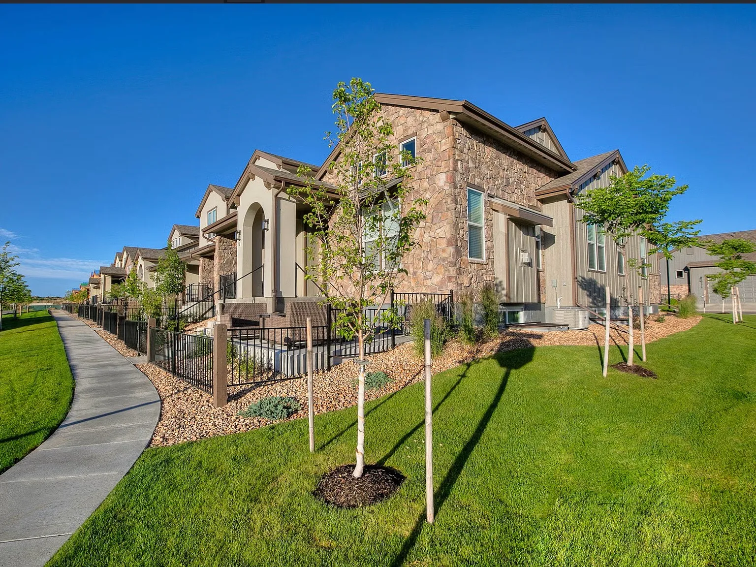 4 bed, 3.5 bath, 3043 sqft, $4,750 — Photo 2