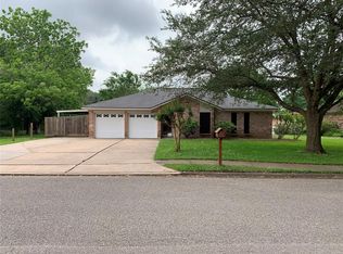 1013 Southbend Dr, Alvin, TX 77511