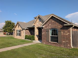 1103 W Missouri Ave, Claremore, OK 74019
