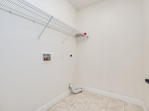 3rd image of 208 Pointe Oakwood Way