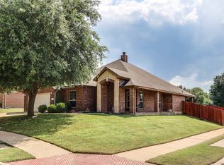 1601 Country Hills Dr, Midlothian, TX 76065