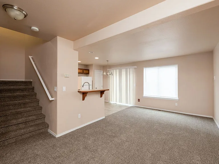 326 S Thierman Rd — Photo 4