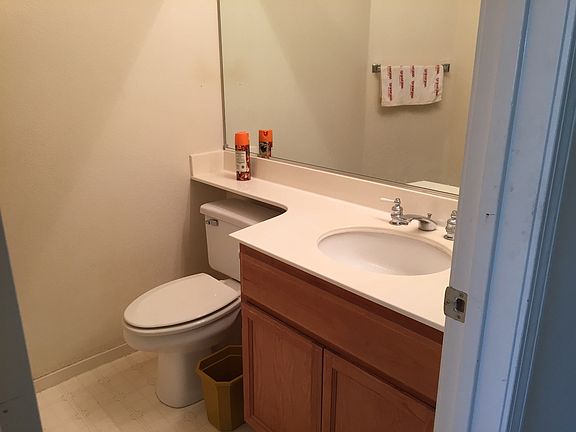 4th image of 1002 Sandhurst Dr