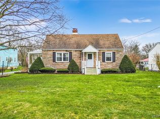 1656 Saunders Sett Rd, Lewiston, NY 14092