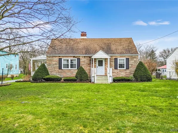 1656 Saunders Sett Rd, Lewiston, NY 14092