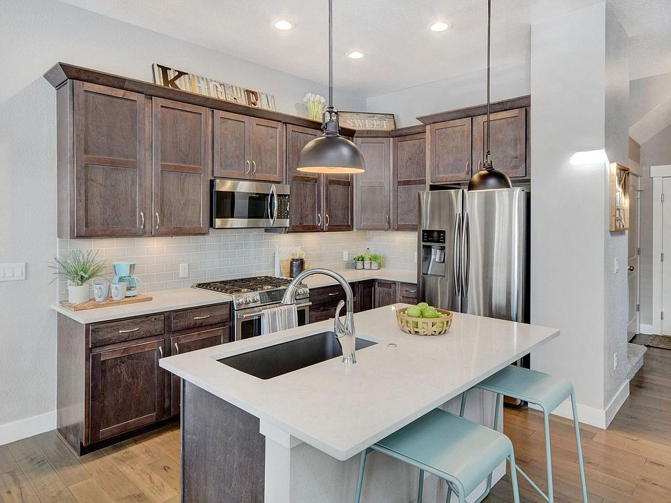 Stainless Appliances, Gas Range, Dishwasher, Refrigerator, Quartz Countertops, Pantry