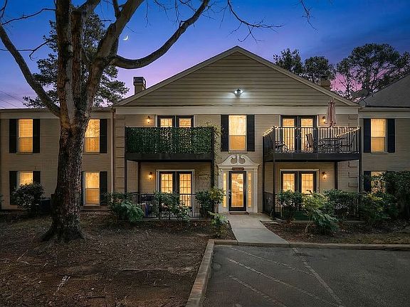 2nd image of 3537 Essex Ave