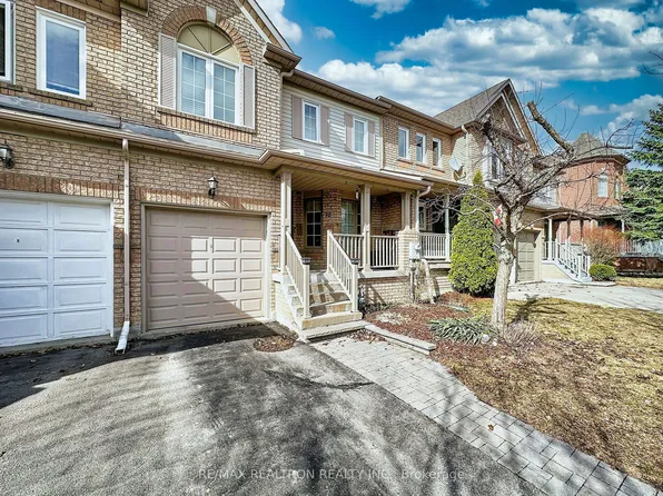 70 Bowler St, Aurora, ON L4G 7J6