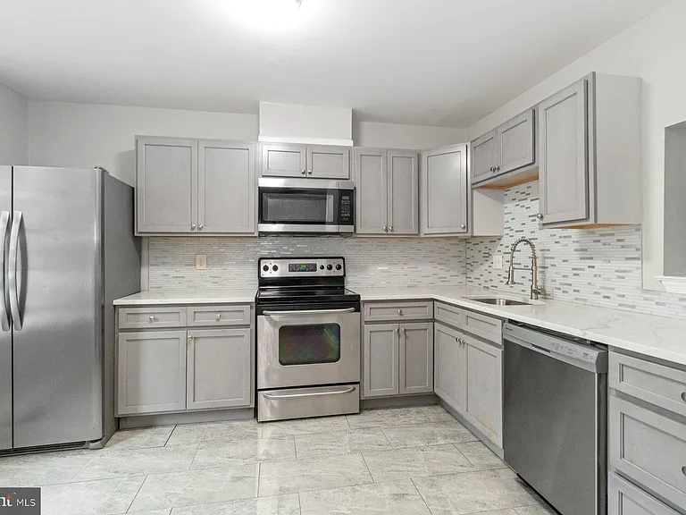 54 Hamlet Dr — Photo 3