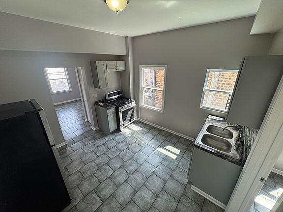 5th image of 2152 W 19th St
