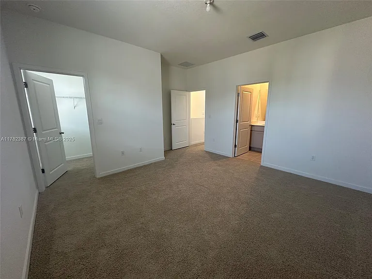 822 SW 11th Ter — Photo 32