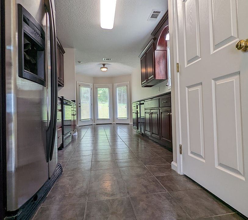 1st image of 3114 Wisteria Ln