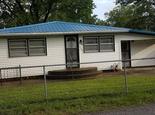1223 W Dorris St, Harrisburg, IL 62946