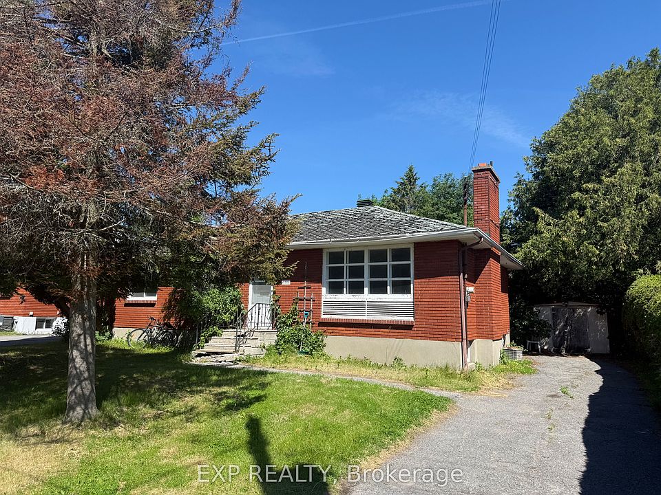 2nd image of 135 Oakridge Blvd