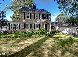 9 Stowe Pl, Trumbull, CT 06611