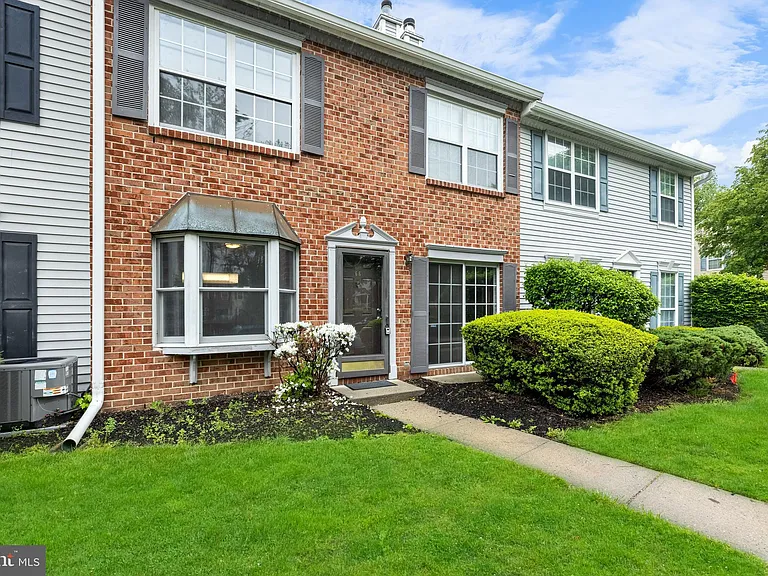 66 Cheverny Ct — Photo 30