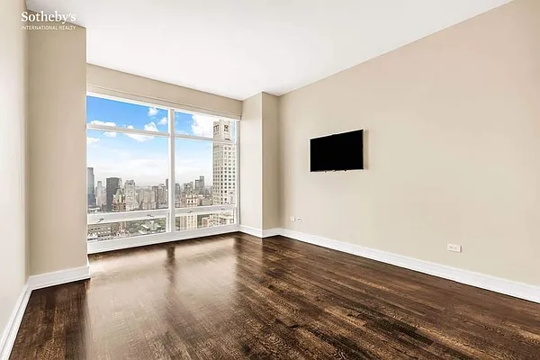 Rented by Sotheby's International Realty | media 22