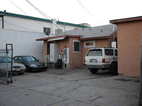 5th image of 3219 Fairmount Ave