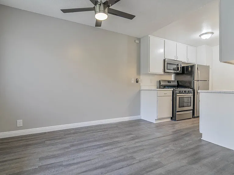 Racquet Club Apartments — Photo 46