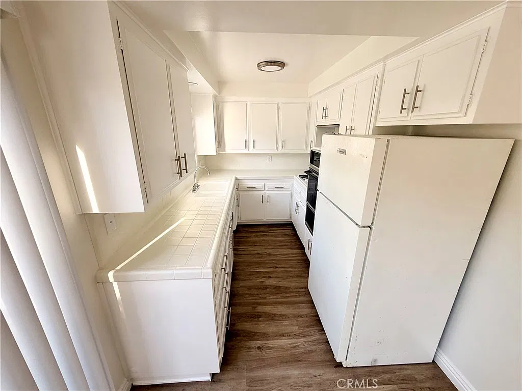 3 bed, 1150 sqft, $3,950 — Photo 4