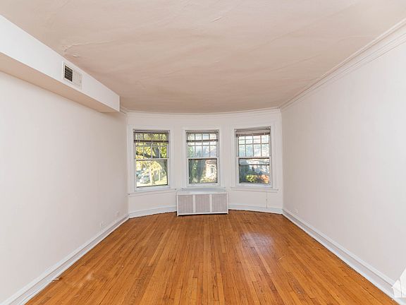 5th image of 5805 N Washtenaw Ave #2