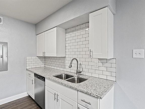 5th image of 4832 Locke Ave