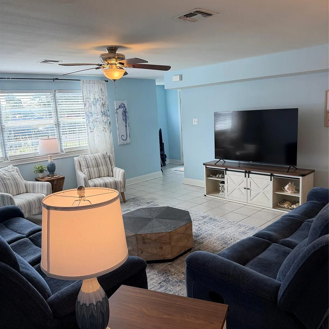 3 bed, 2.0 bath, 1600 sqft, $1,700 — Photo 2