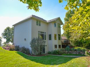 7701 Nottingham Pkwy N, Maple Grove, MN 55311