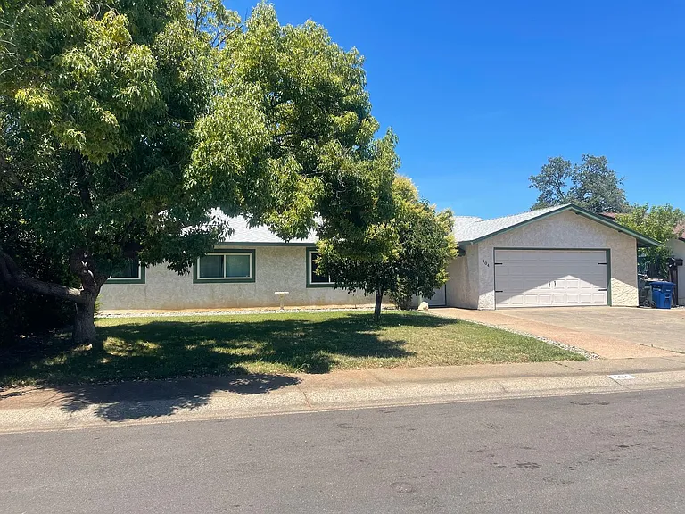 104 Woodcliff Dr — Photo 2