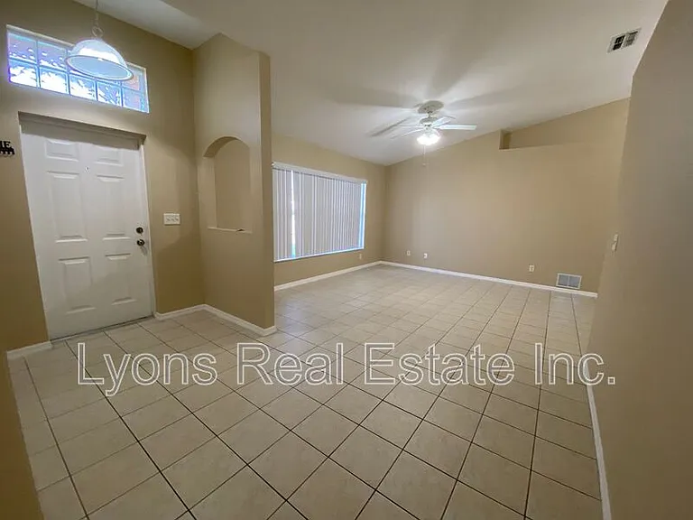 2251 SW 4th St — Photo 2