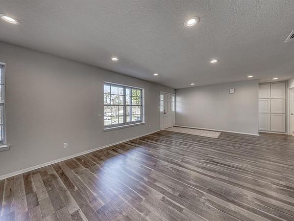5th image of 706 Hilltop Dr