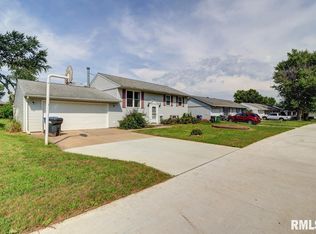 1356 Springdale Dr, Clinton, IA 52732