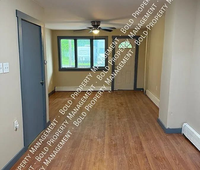 514 E Norwegian St — Photo 2