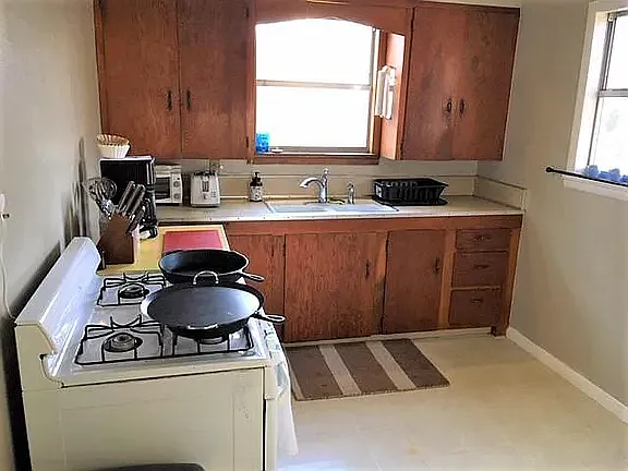 703 1/2 Avenue J — Photo 2