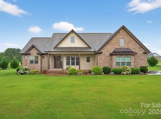 649 Sunny Slope Dr, Cowpens, SC 29330
