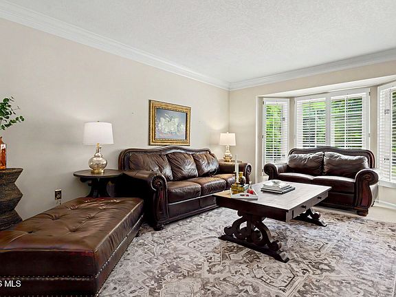 4th image of 4828 High Oaks Blvd
