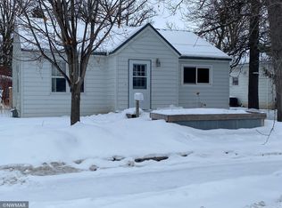 402 3rd Ave NE, Roseau, MN 56751