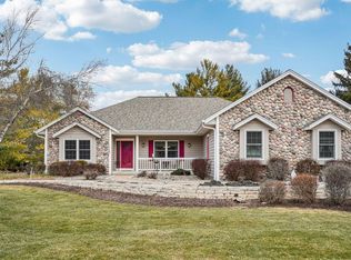 N32W22121 Hill N Dale CIRCLE, Pewaukee, WI 53072