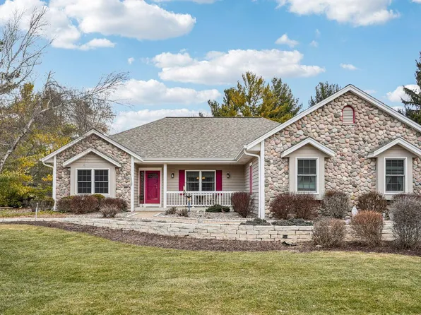 N32W22121 Hill N Dale CIRCLE, Pewaukee, WI 53072