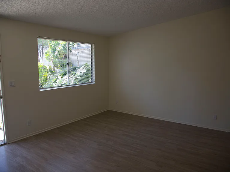 917 E Gutierrez St #917B — Photo 14