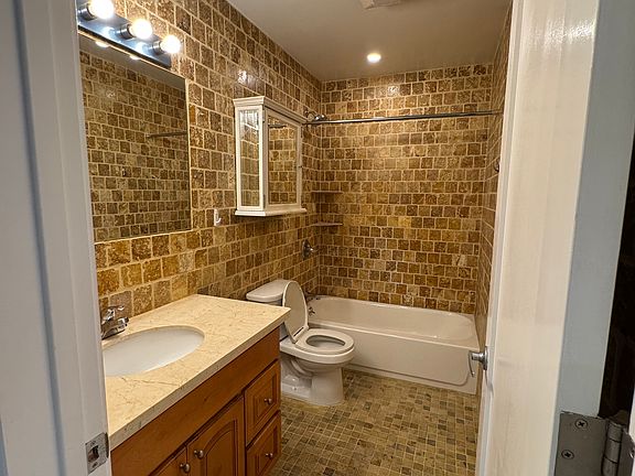 5th image of 1939 15th St #B