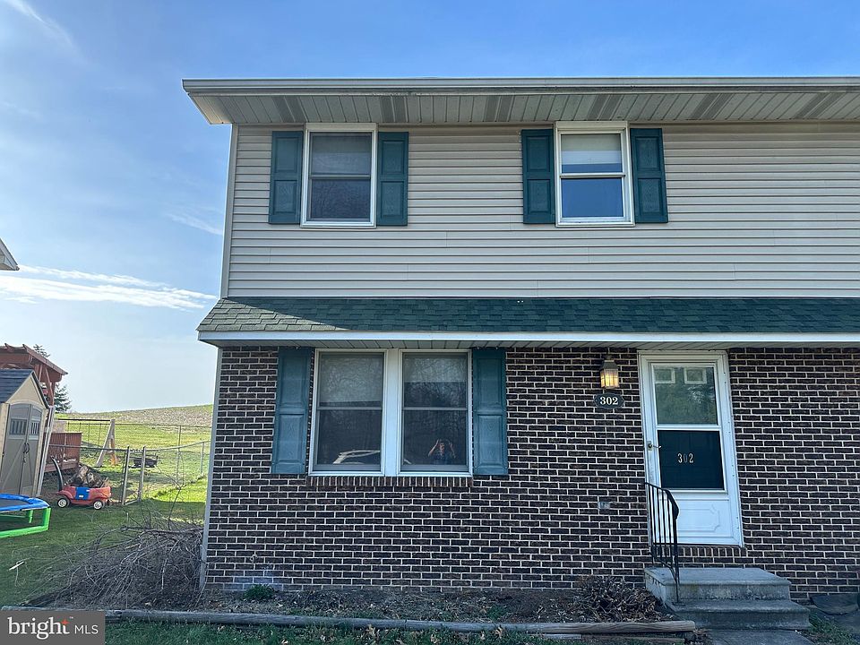 2nd image of 302 Fairview St