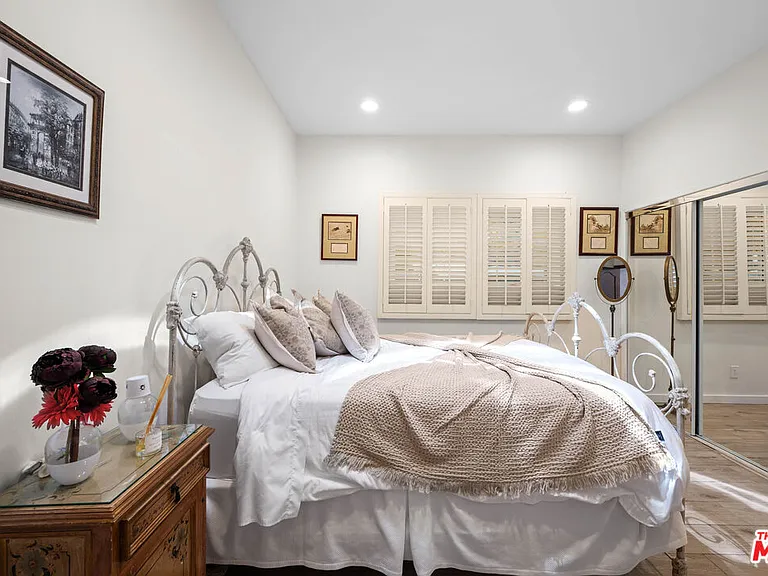 16582 Calneva Dr — Photo 36