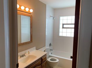 1017 Hampton Ct, McHenry, IL