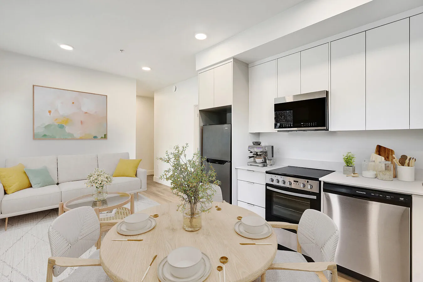 Raven Apartments — Photo 1