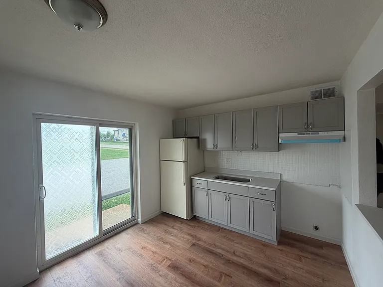 30 Cathcart Dr #B — Photo 4
